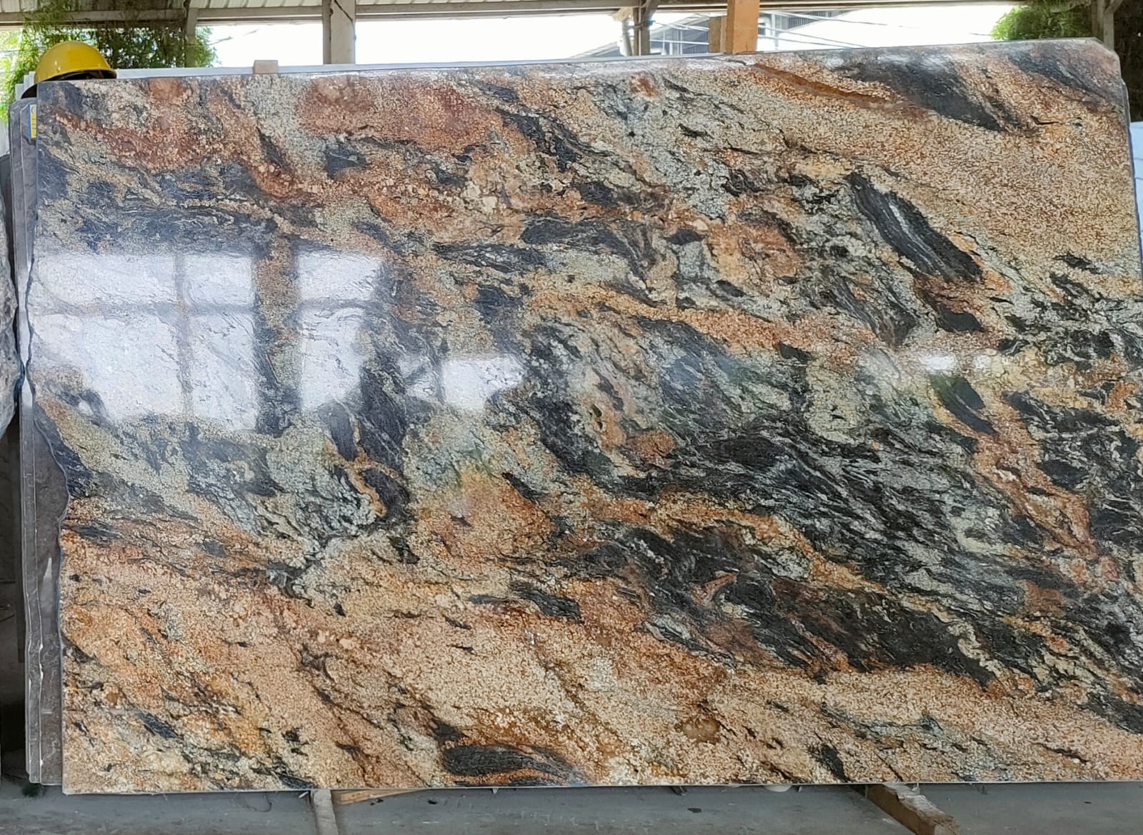 Imported Granite - 2 l Magma Gold